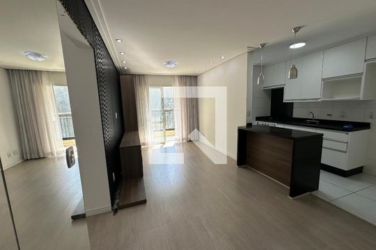 Sala de apartamento para alugar com 2 quartos, 68m² em Jardim Tupanci, Barueri