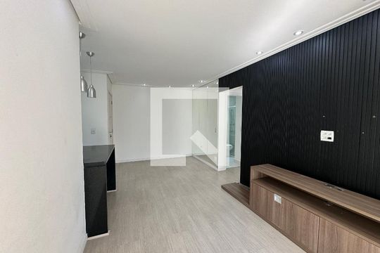 Sala de apartamento para alugar com 2 quartos, 68m² em Jardim Tupanci, Barueri