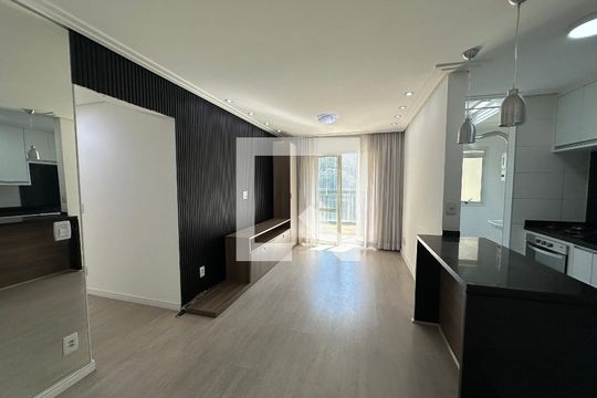 Sala de apartamento para alugar com 2 quartos, 68m² em Jardim Tupanci, Barueri