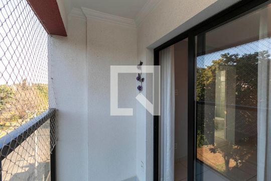 SALA DOIS AMBIENTES COM VARANDA de apartamento para alugar com 3 quartos, 65m² em Parque Brasília, Campinas