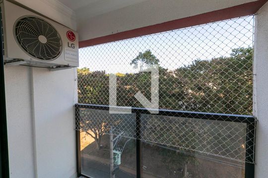 SALA DOIS AMBIENTES COM VARANDA de apartamento para alugar com 3 quartos, 65m² em Parque Brasília, Campinas