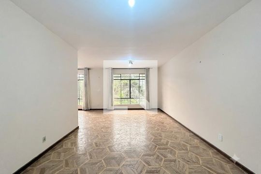 Sala de casa à venda com 4 quartos, 225m² em Parque Colonial, São Paulo
