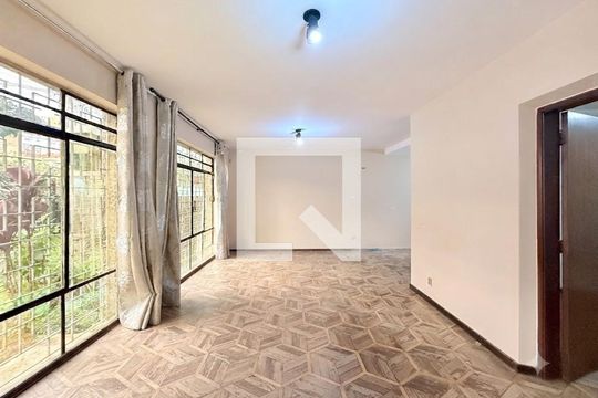 Sala de casa à venda com 4 quartos, 225m² em Parque Colonial, São Paulo