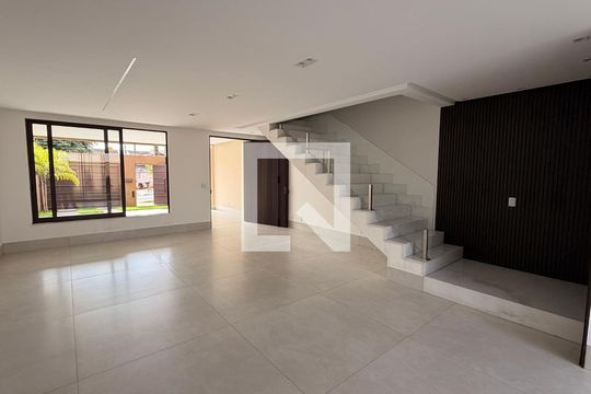 Sala de casa à venda com 3 quartos, 190m² em Jardim América, Goiânia