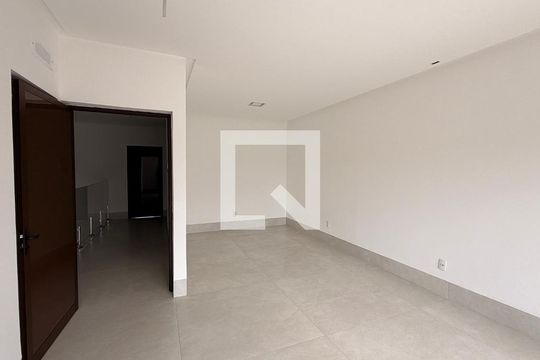 Suíte 1 de casa à venda com 3 quartos, 190m² em Jardim América, Goiânia