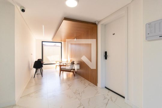 Hall de entrada de kitnet/studio à venda com 1 quarto, 28m² em Guabirotuba, Curitiba