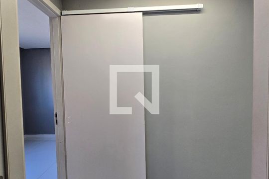 Corredor de apartamento para alugar com 2 quartos, 48m² em Santíssimo, Rio de Janeiro