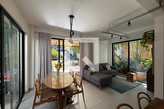 Sala de casa à venda com 2 quartos, 300m² em Santa Tereza, Belo Horizonte