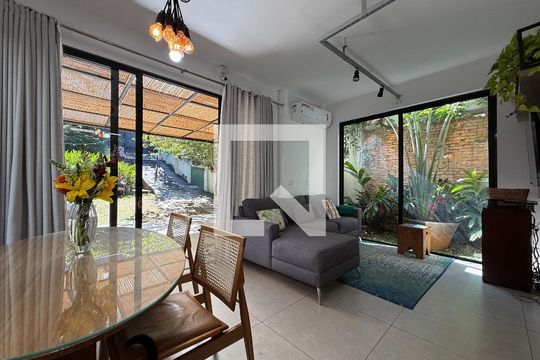 Sala de casa à venda com 2 quartos, 300m² em Santa Tereza, Belo Horizonte