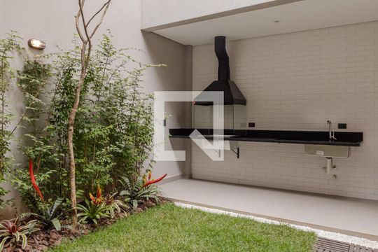 Quintal e Churrasqueira de casa à venda com 2 quartos, 190m² em Vila Nova Conceição, São Paulo