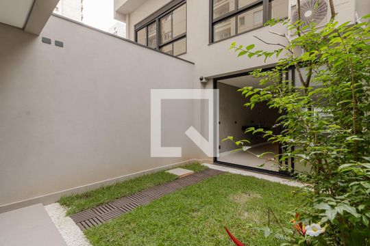 Quintal e Churrasqueira de casa à venda com 2 quartos, 190m² em Vila Nova Conceição, São Paulo