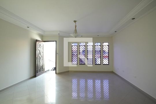 Sala de casa para alugar com 3 quartos, 242m² em Parque das Nações, Santo André