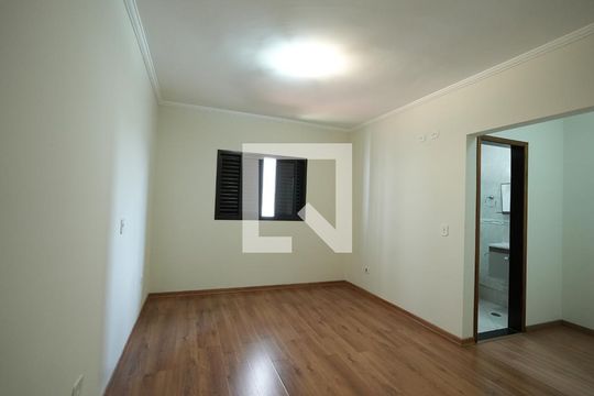 Quarto Suite 1 de casa para alugar com 3 quartos, 242m² em Parque das Nações, Santo André