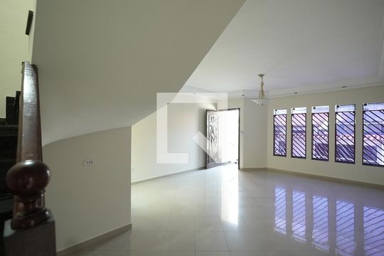 Sala de casa para alugar com 3 quartos, 242m² em Parque das Nações, Santo André
