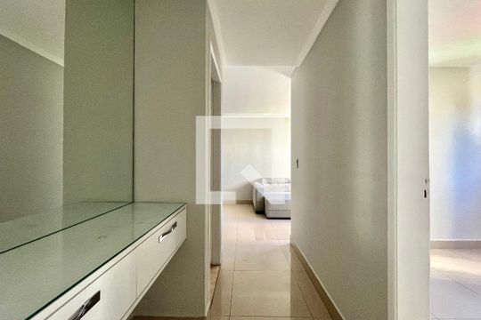 Corredor de apartamento para alugar com 3 quartos, 73m² em Vila Campestre, São Paulo