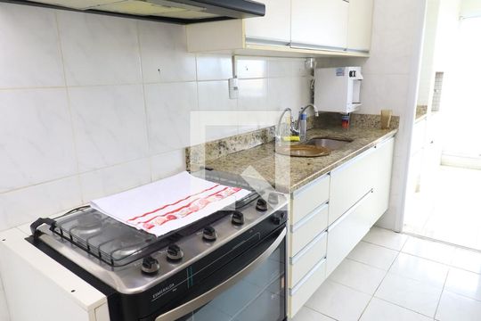 Cozinha de apartamento para alugar com 3 quartos, 130m² em Patamares, Salvador