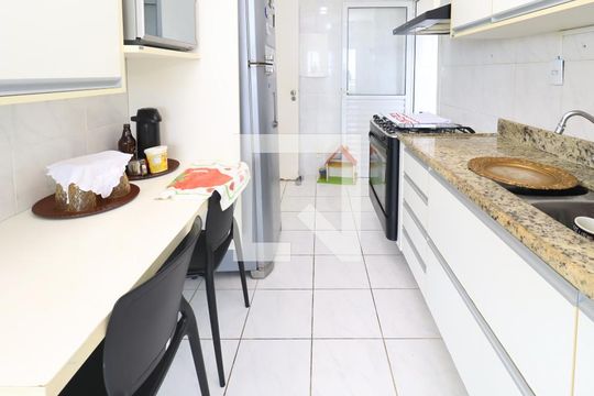 Cozinha de apartamento para alugar com 3 quartos, 130m² em Patamares, Salvador