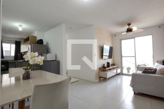 Sala de apartamento para alugar com 2 quartos, 55m² em Taquara, Rio de Janeiro