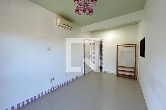 Suíte 2 de casa de condomínio para alugar com 3 quartos, 205m² em Sambaqui, Florianópolis
