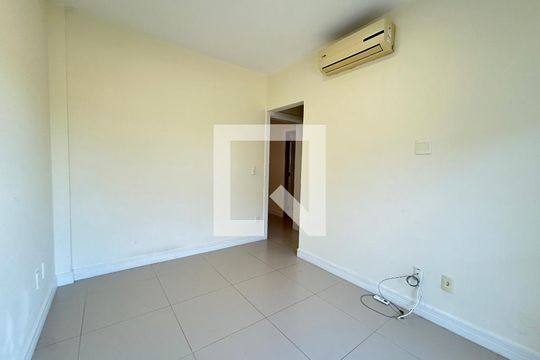 Suíte 1 de casa de condomínio para alugar com 3 quartos, 205m² em Sambaqui, Florianópolis