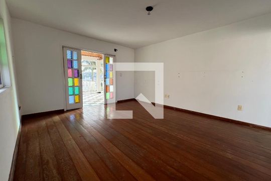Sala/Quarto de casa para alugar com 2 quartos, 280m² em Aeroporto, Juiz de Fora