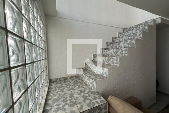 Escada Sala de casa para alugar com 4 quartos, 360m² em Aeroporto, Juiz de Fora