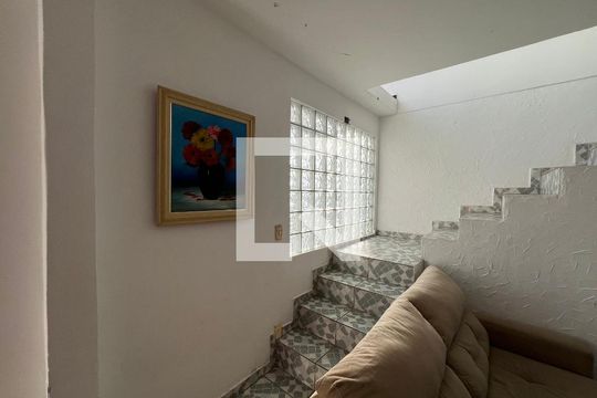 Escada Sala de casa para alugar com 4 quartos, 360m² em Aeroporto, Juiz de Fora