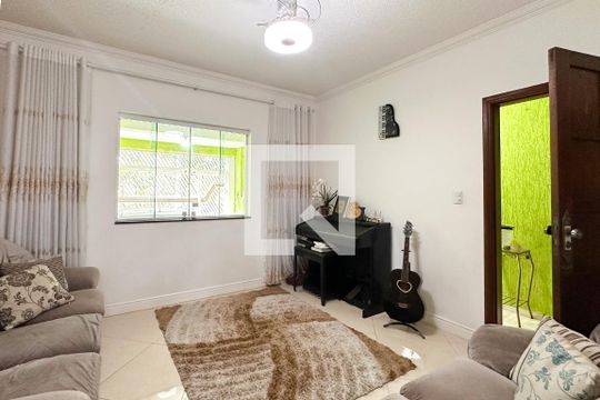 Casa à venda com 3 quartos, 250m² em Batistini, São Bernardo do Campo
