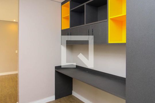 Corredor  de apartamento para alugar com 2 quartos, 73m² em Jardim Caboré, São Paulo