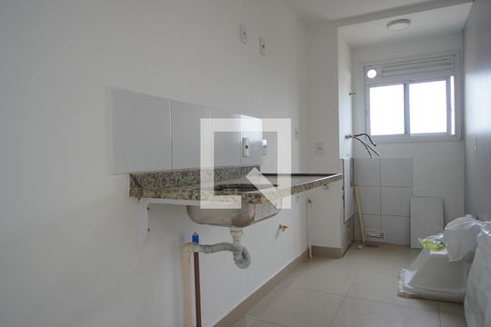 Cozinha e Área de Serviço de apartamento para alugar com 3 quartos, 65m² em Humaitá, Porto Alegre