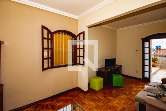 Casa à venda com 6 quartos, 300m² em Renascença, Belo Horizonte