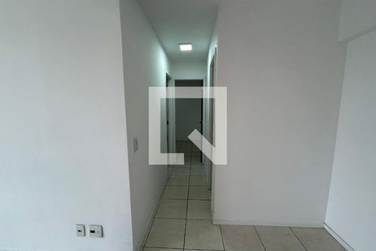 Corredor de apartamento à venda com 2 quartos, 51m² em Del Castilho, Rio de Janeiro