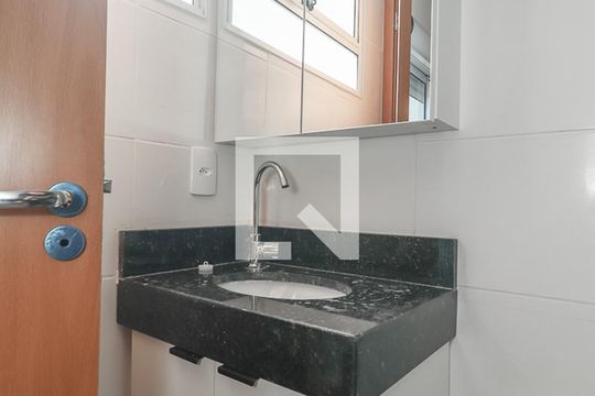 Banheiro da Suíte de apartamento para alugar com 2 quartos, 65m² em Jardim Itu Planalto, Porto Alegre