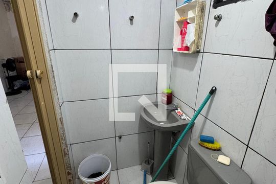Banheiro Anexo 1 de casa à venda com 8 quartos, 249m² em QNM 23, Brasília