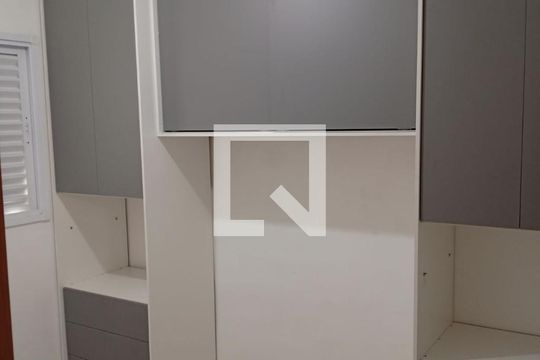 Quarto de apartamento à venda com 2 quartos, 90m² em Vila Vitória, Santo André