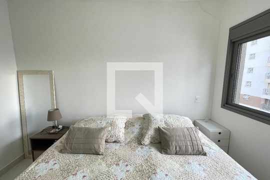 Quarto 1 de apartamento para alugar com 2 quartos, 55m² em Vila Sonia, São Paulo