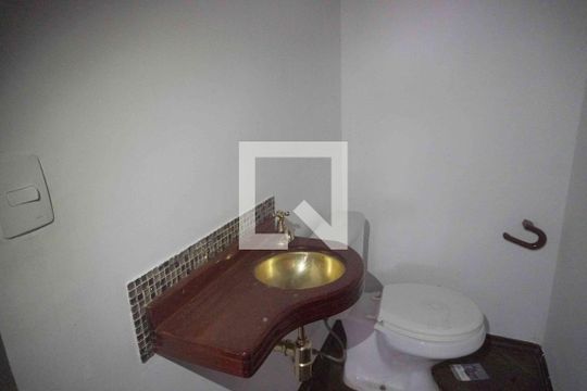 Lavabo de casa de condomínio para alugar com 3 quartos, 290m² em Alphaville, Santana de Parnaíba