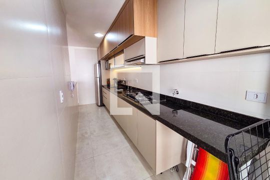 Cozinha de apartamento para alugar com 1 quarto, 53m² em Maracanã, Praia Grande