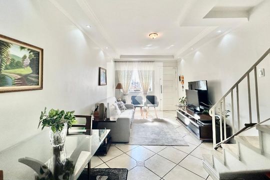 Sala de casa para alugar com 2 quartos, 200m² em Vila Bertioga, São Paulo