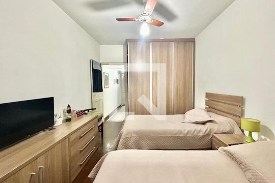 Quarto 2 de casa para alugar com 2 quartos, 200m² em Vila Bertioga, São Paulo