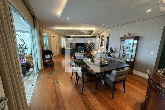 Apartamento à venda com 4 quartos, 246m² em Vila Sofia, São Paulo