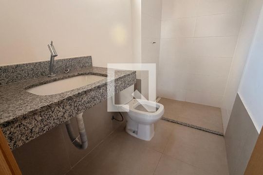 Banheiro da Suíte 2 de casa de condomínio para alugar com 2 quartos, 249m² em Conjunto Residencial Storil, Aparecida de Goiânia