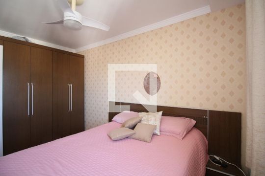 Quarto 1  de apartamento para alugar com 2 quartos, 56m² em Jardim Henriqueta, Taboão da Serra