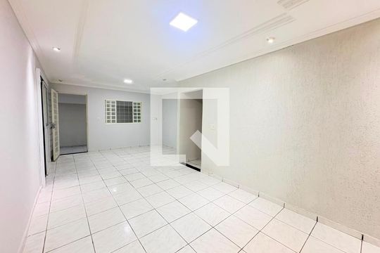 Casa para alugar com 6 quartos, 267m² em Parque Amazonia, Goiânia