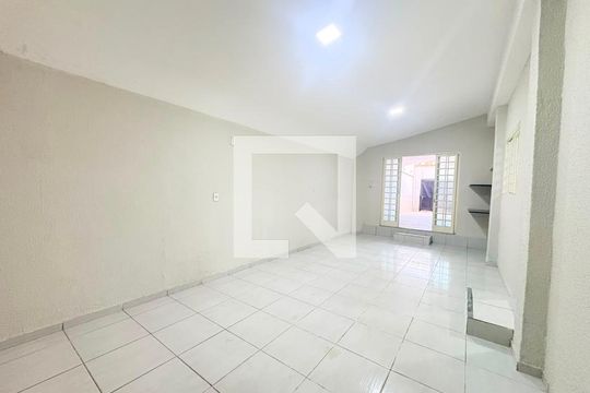 Casa para alugar com 6 quartos, 267m² em Parque Amazonia, Goiânia