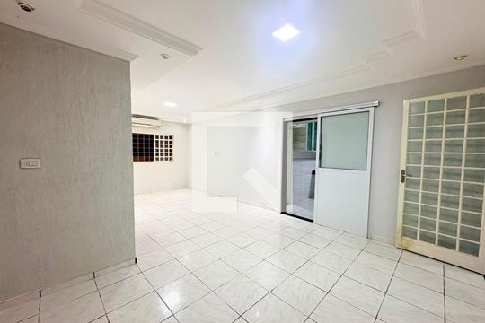 Casa para alugar com 6 quartos, 267m² em Jardim América, Goiânia