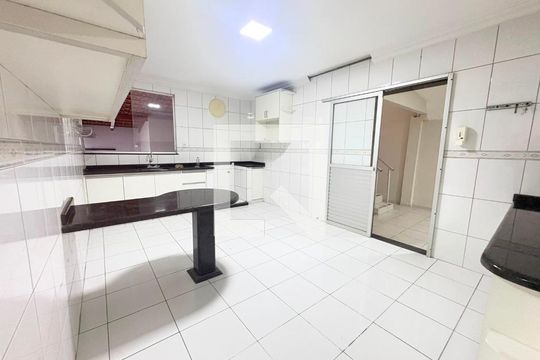 Casa para alugar com 6 quartos, 267m² em Jardim América, Goiânia