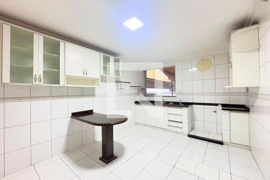 Casa para alugar com 6 quartos, 267m² em Jardim América, Goiânia