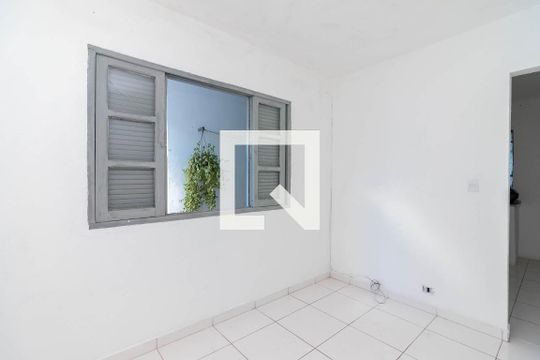 Sala/Quarto de casa para alugar com 1 quarto, 40m² em Parque Peruche, São Paulo