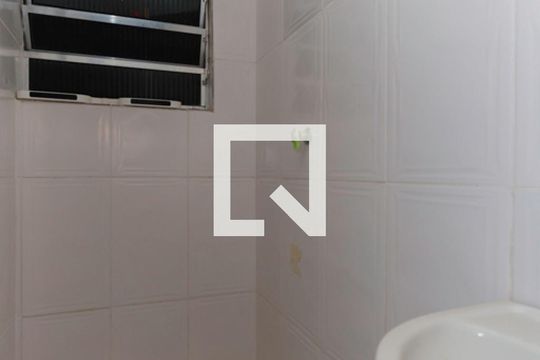 Banheiro de casa para alugar com 1 quarto, 42m² em Parque Peruche, São Paulo